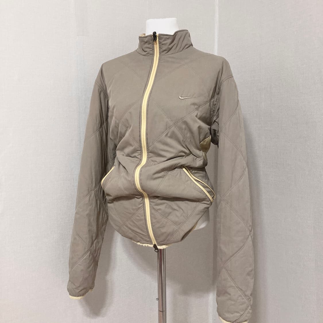 나이키 리버시블 베이지 경량 패딩 L 상품이미지1
