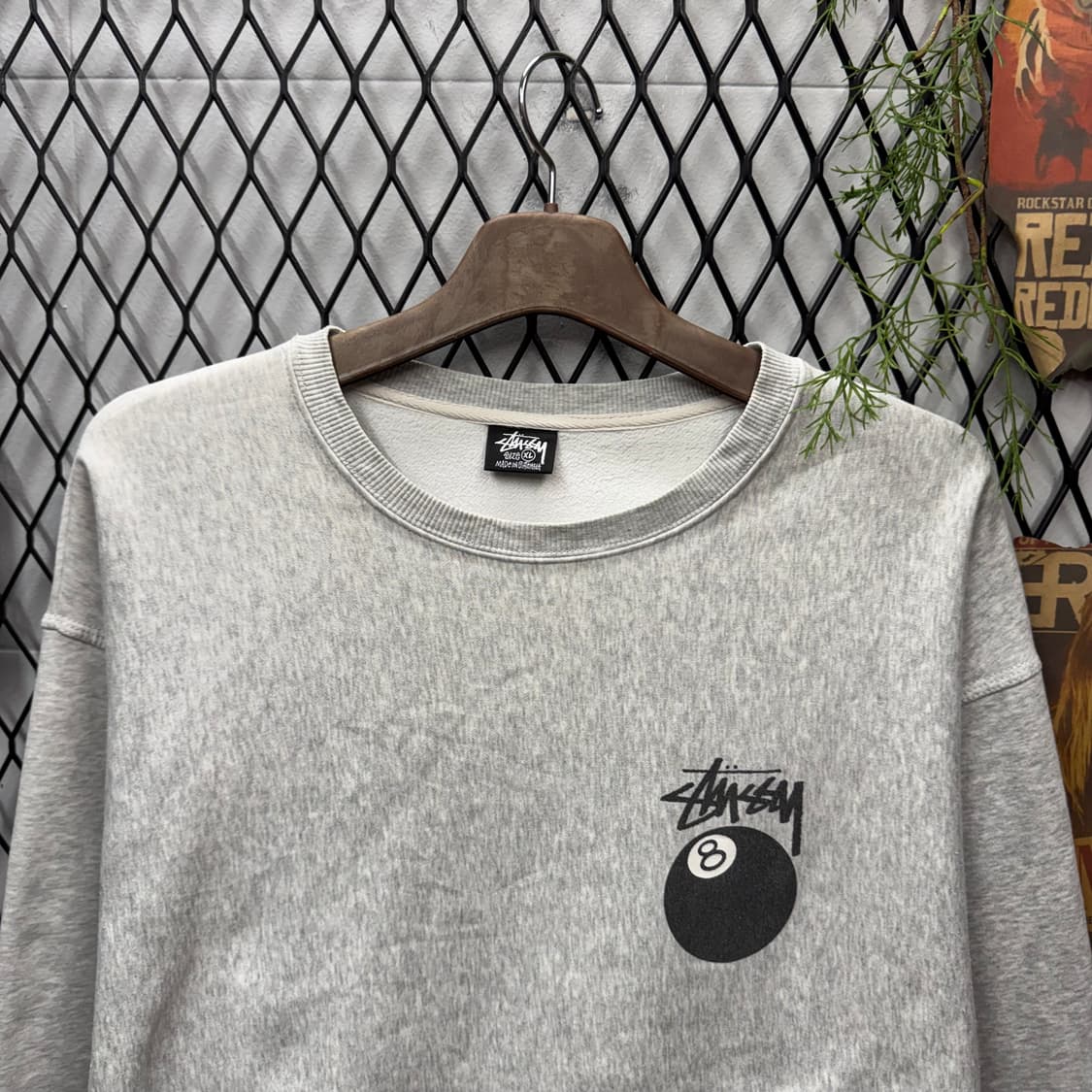 스투시 8볼 로고 라운드넥 스웻셔츠 후면 빅로고 포인트 그레이 상품이미지3