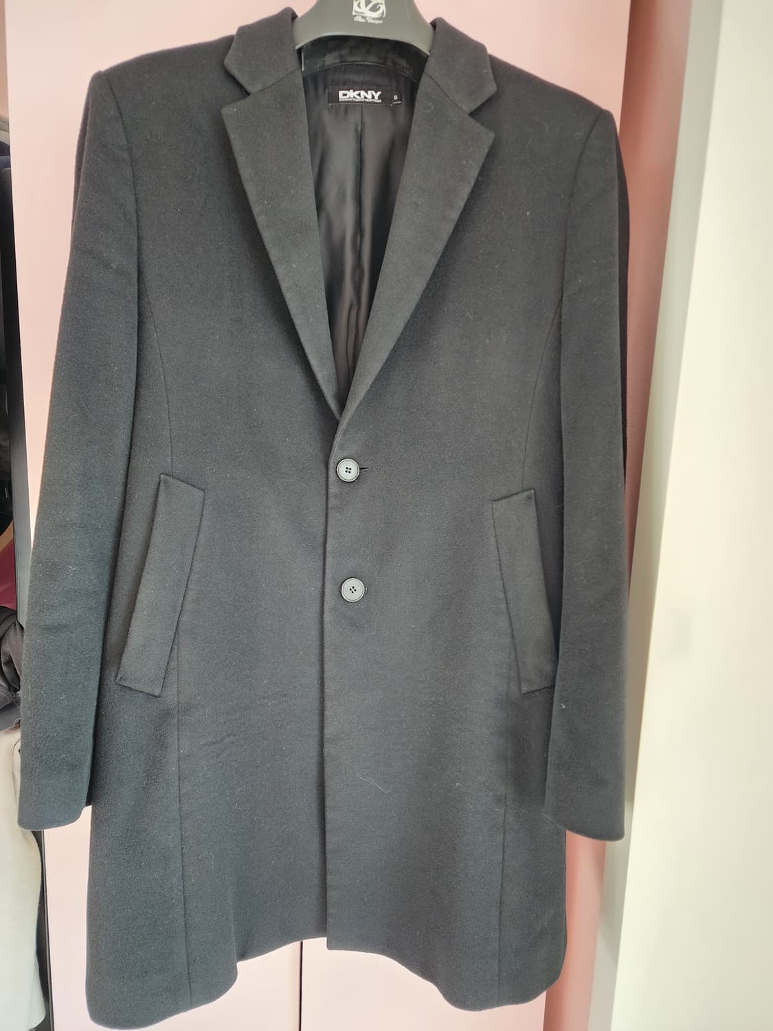 한섬 DKNY 울70% 캐시미어30% 블랙 코트 팜. S(95~100) 상품이미지1