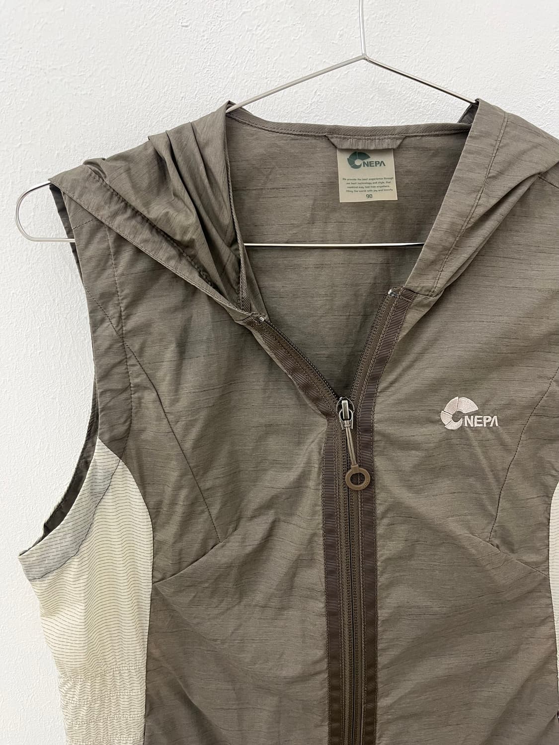 NEPA Windbreaker Sleeveless Zip-up 상품이미지3