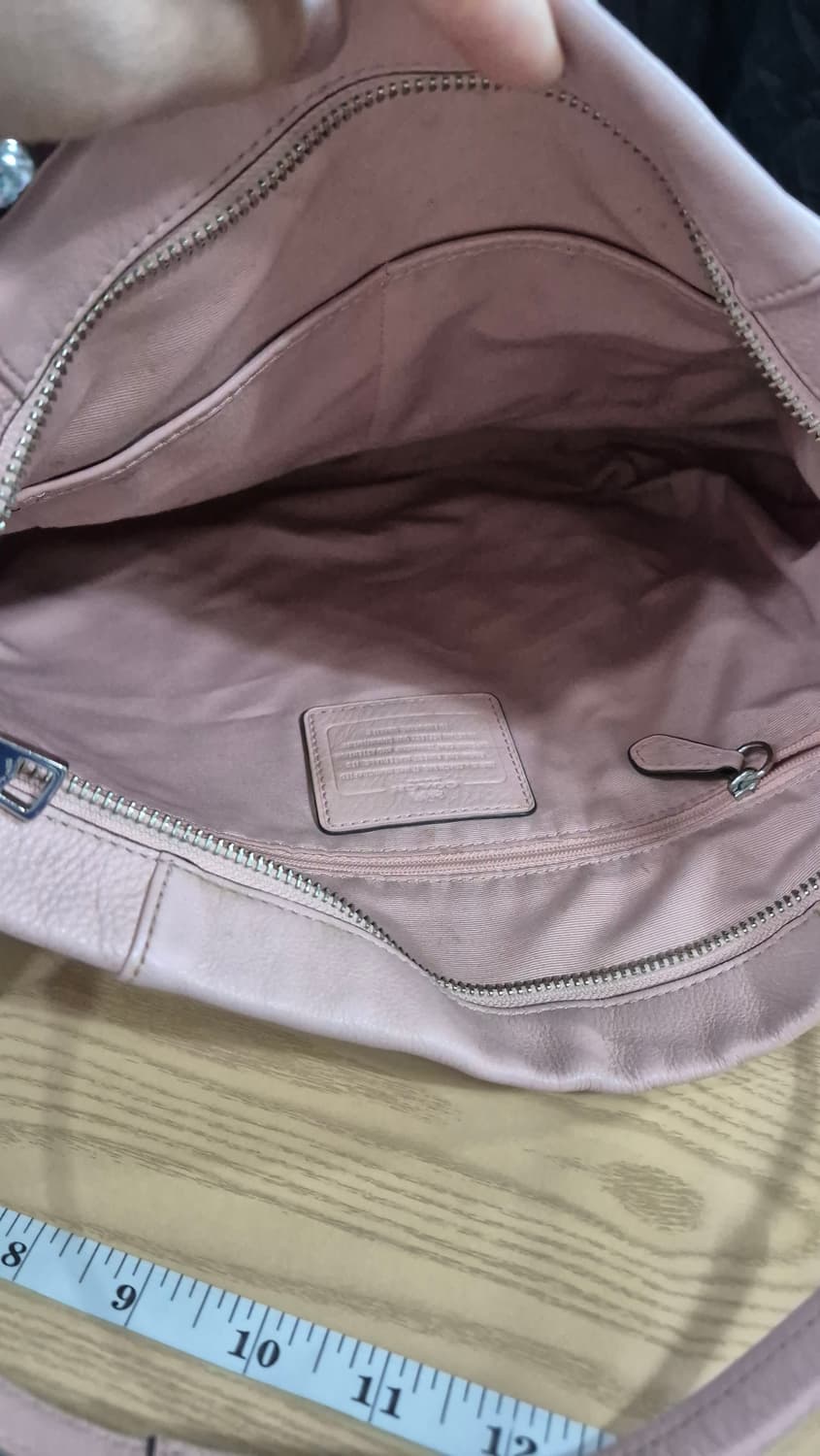 코치 페블 레더 컨버터블 숄더백  상품이미지8