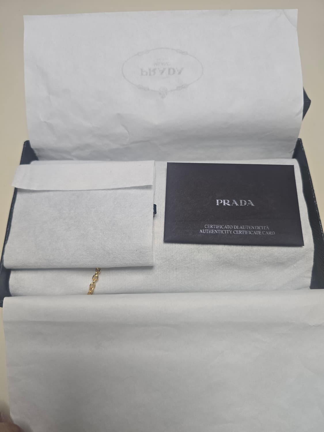 프라다 1MH132 비텔로 레더 블랙 골드 장지갑 상품이미지3