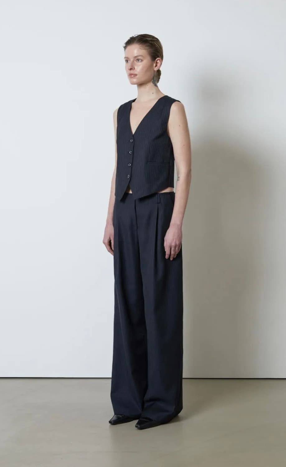 쓰리투에이티 pintuck wide slacks navy 상품이미지2