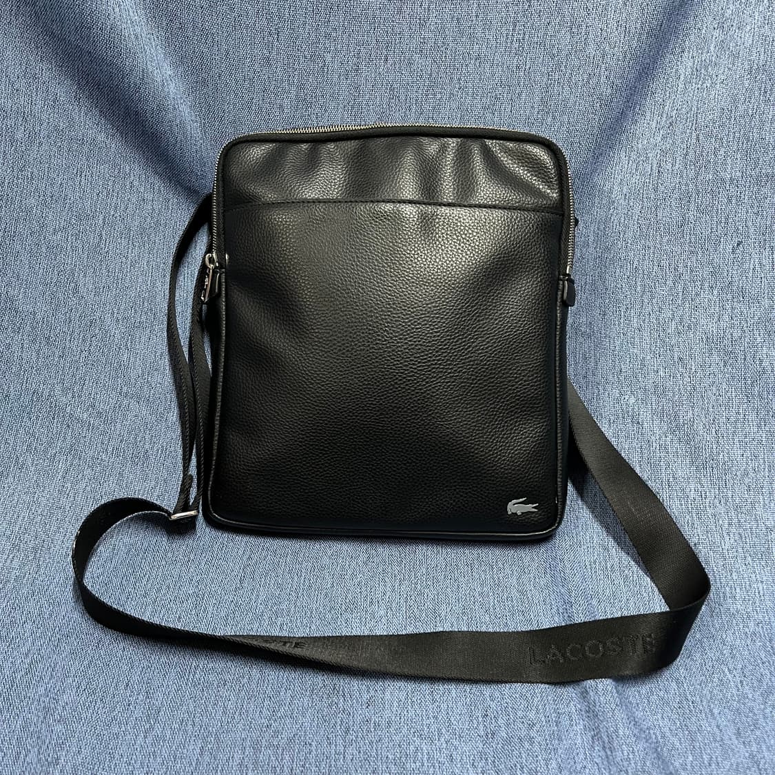 택포) 라코스테 정품 맨즈 클래식 가죽 크로스백 상품이미지1