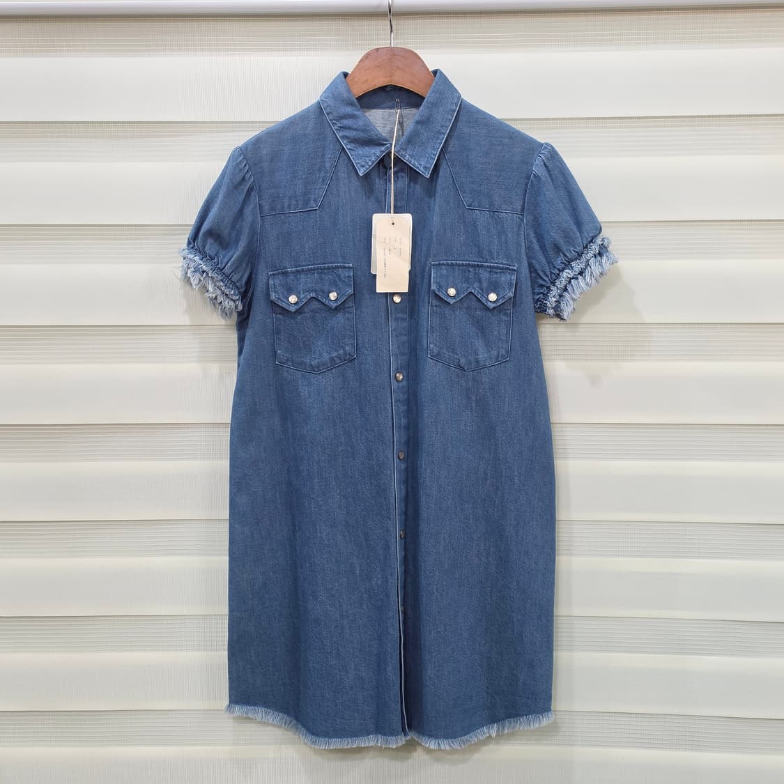 미사용품 Inpaichthys kerri 반팔 데님 롱셔츠- 우먼S 상품이미지1