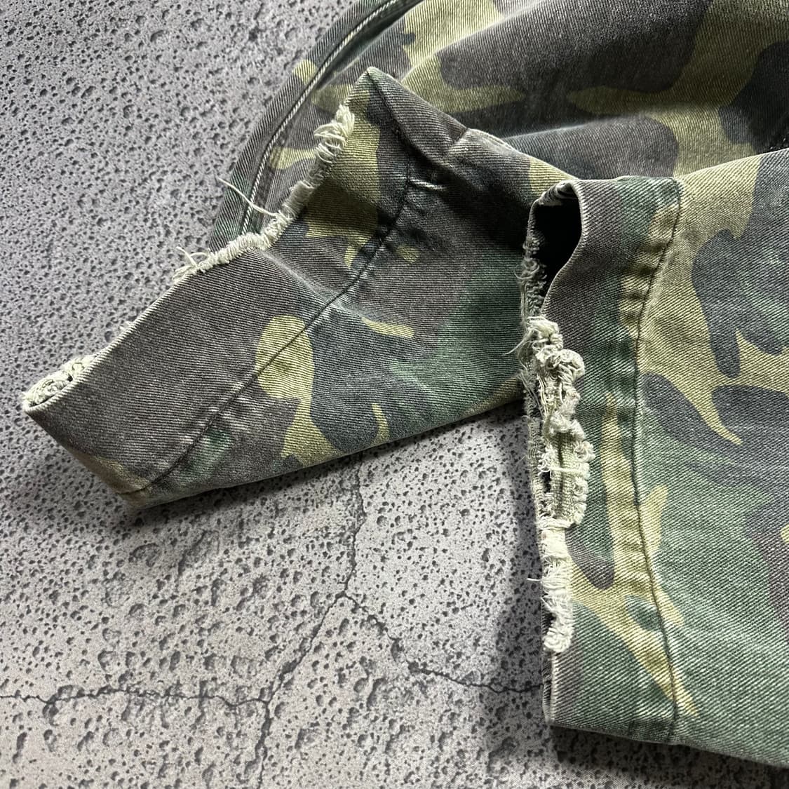 ✨ (바배) 리버티 80s 밀리터리 카모 오버롤 멜빵 바지 상품이미지5