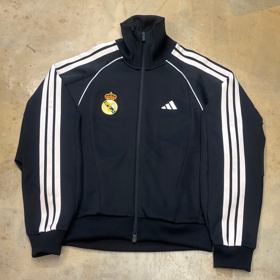 S 아디다스 레알마드리드 블랙 트랙탑 상품이미지2