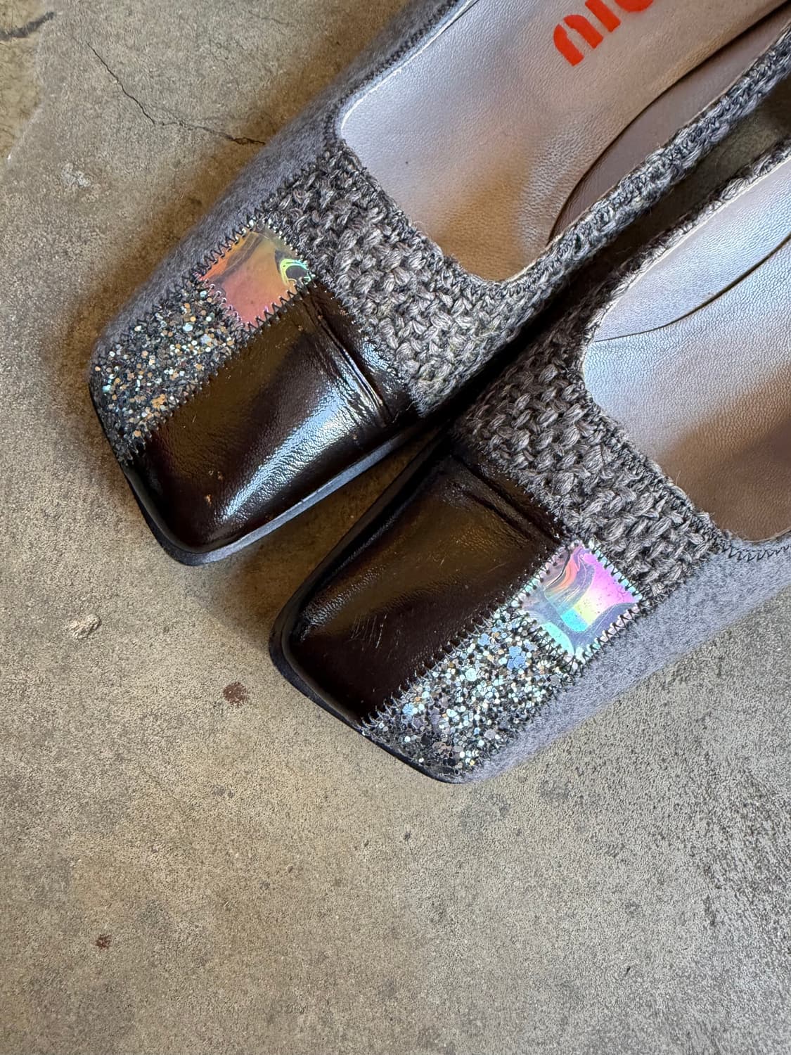 early 00s 미우 미우 그레이 스퀘어토 키튼힐 상품이미지2