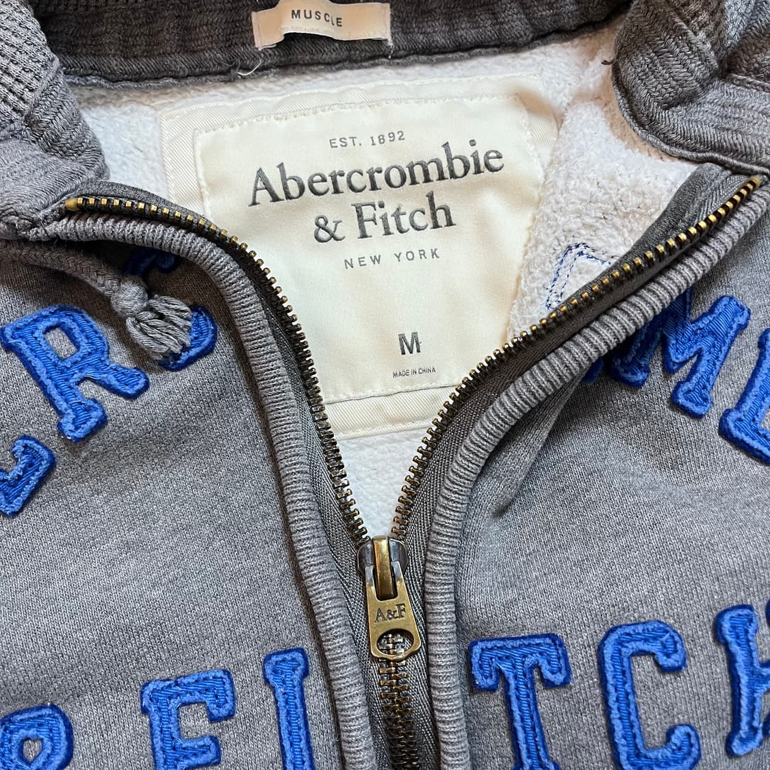 [정품] 아베크롬비 그레이 블루로고 기모 후집 [ M ] 상품이미지5