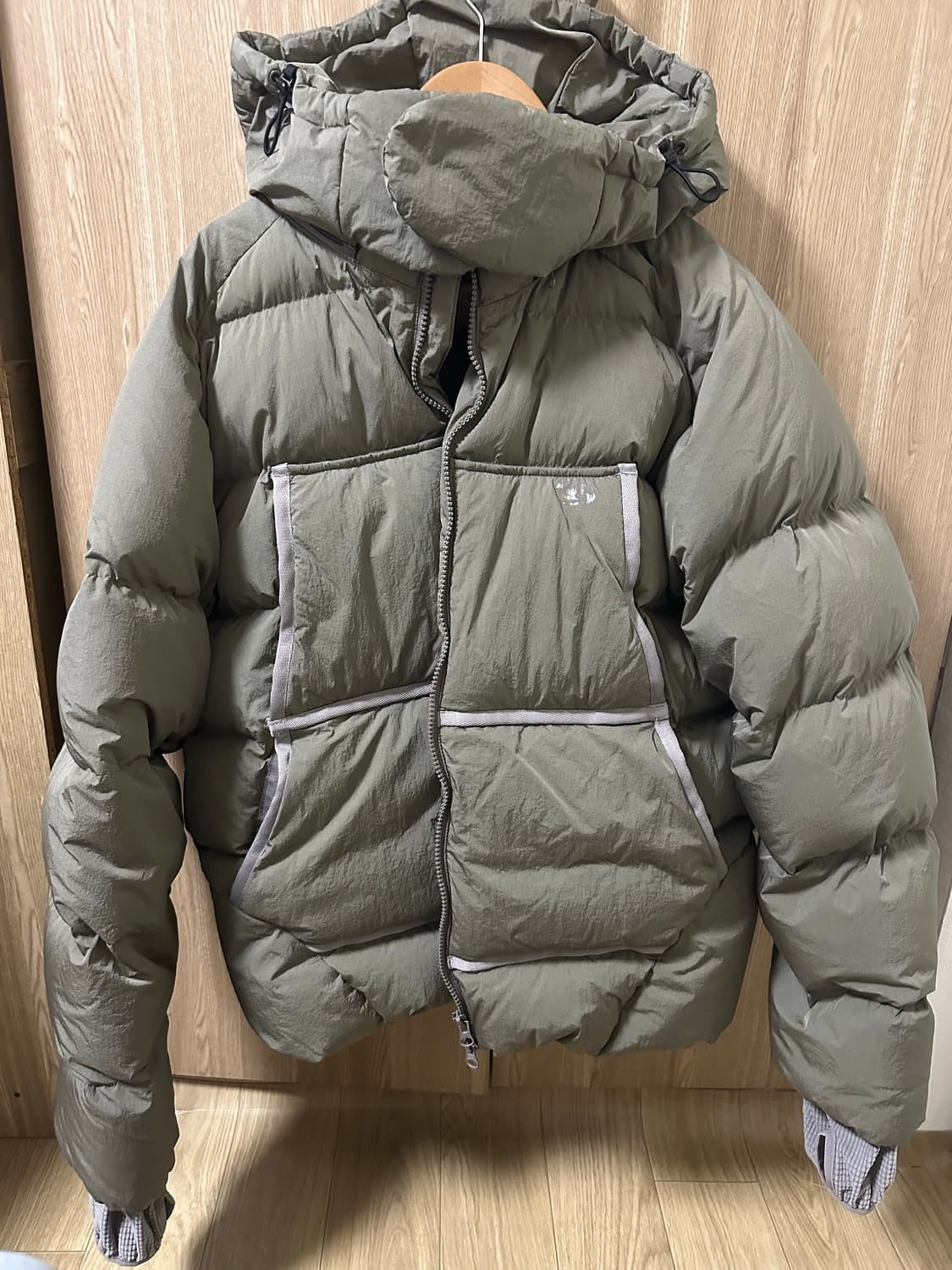 산산기어 테이프드 푸퍼 자켓 베이지 3사이즈 상품이미지2