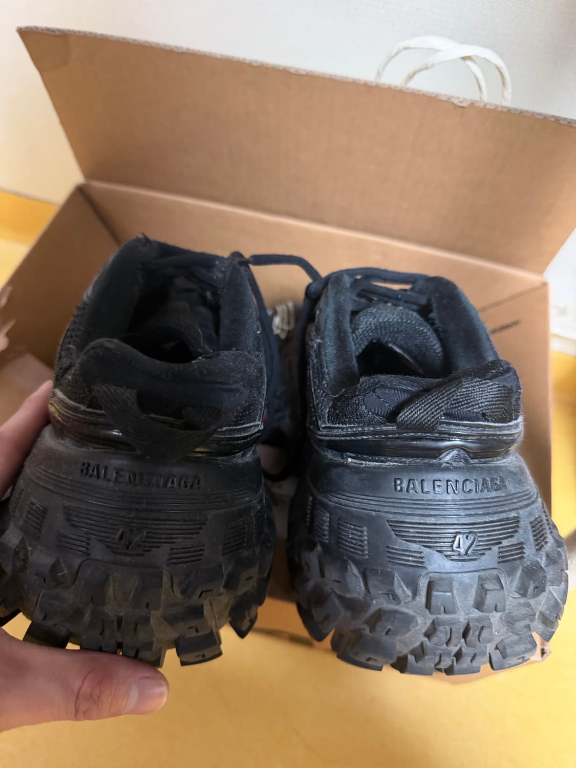 발렌시아가 디펜더 42 상품이미지3