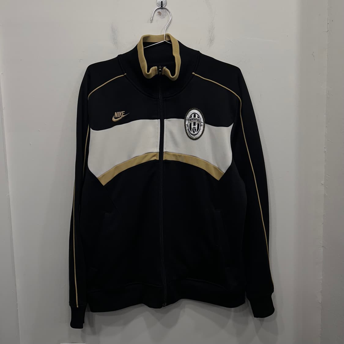 나이키 올드스쿨 유벤투스 팀로고 싸커 져지 상품이미지2