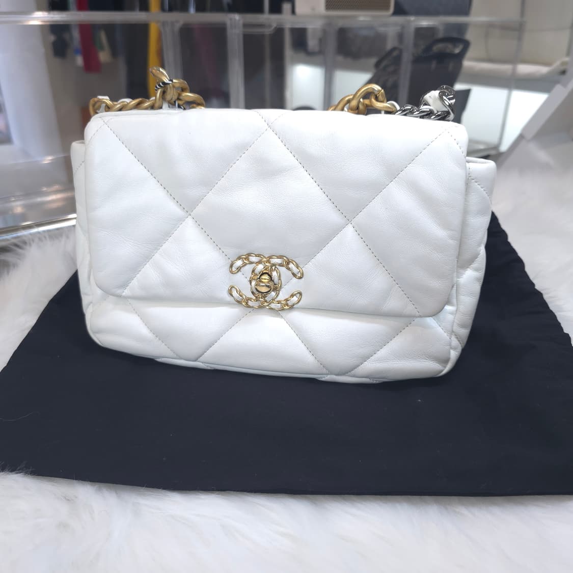 [중고/정품] 샤넬 19 플립백 화이트 상품이미지1