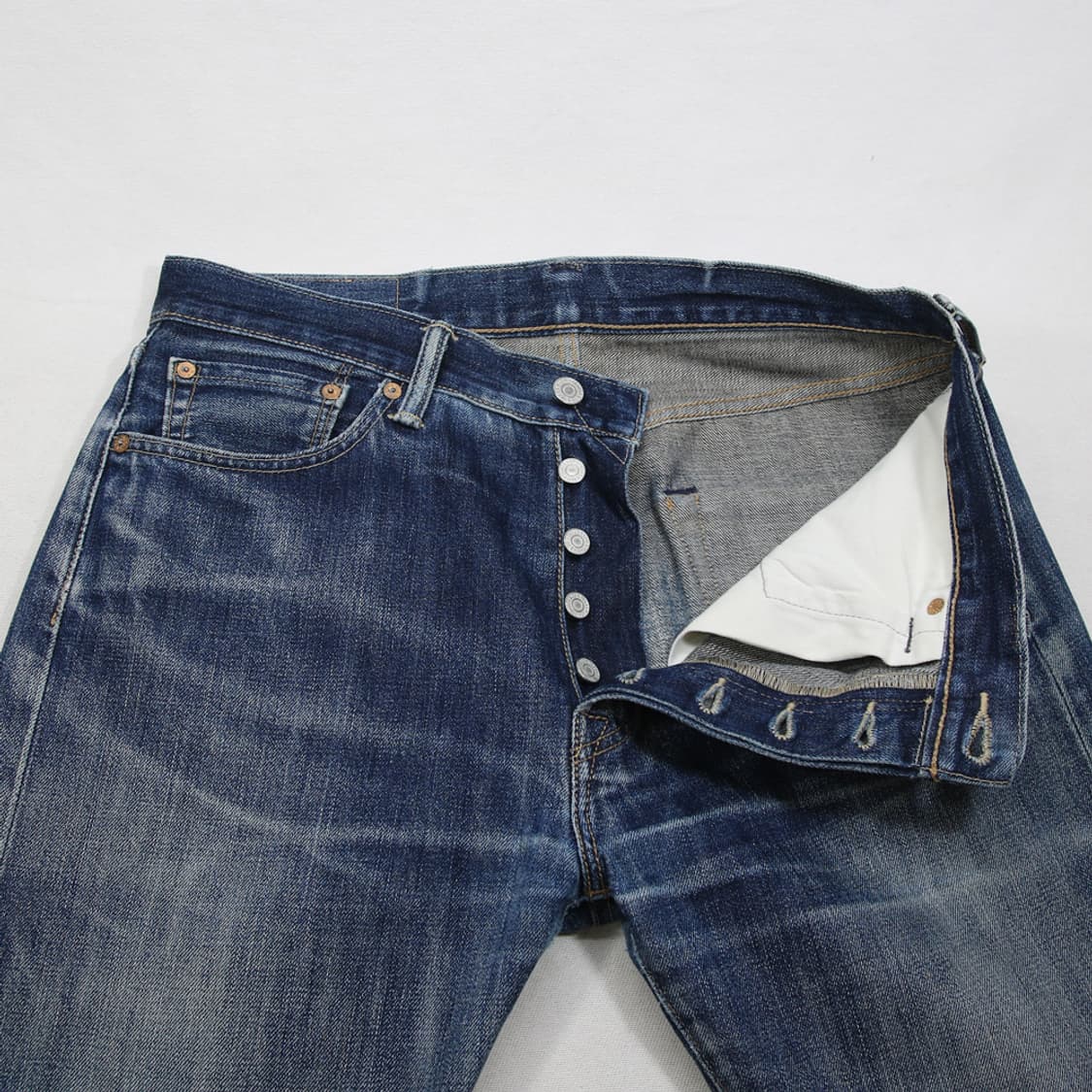 (착용컷) 리바이스 501 (남성용 32.5) 상품이미지5