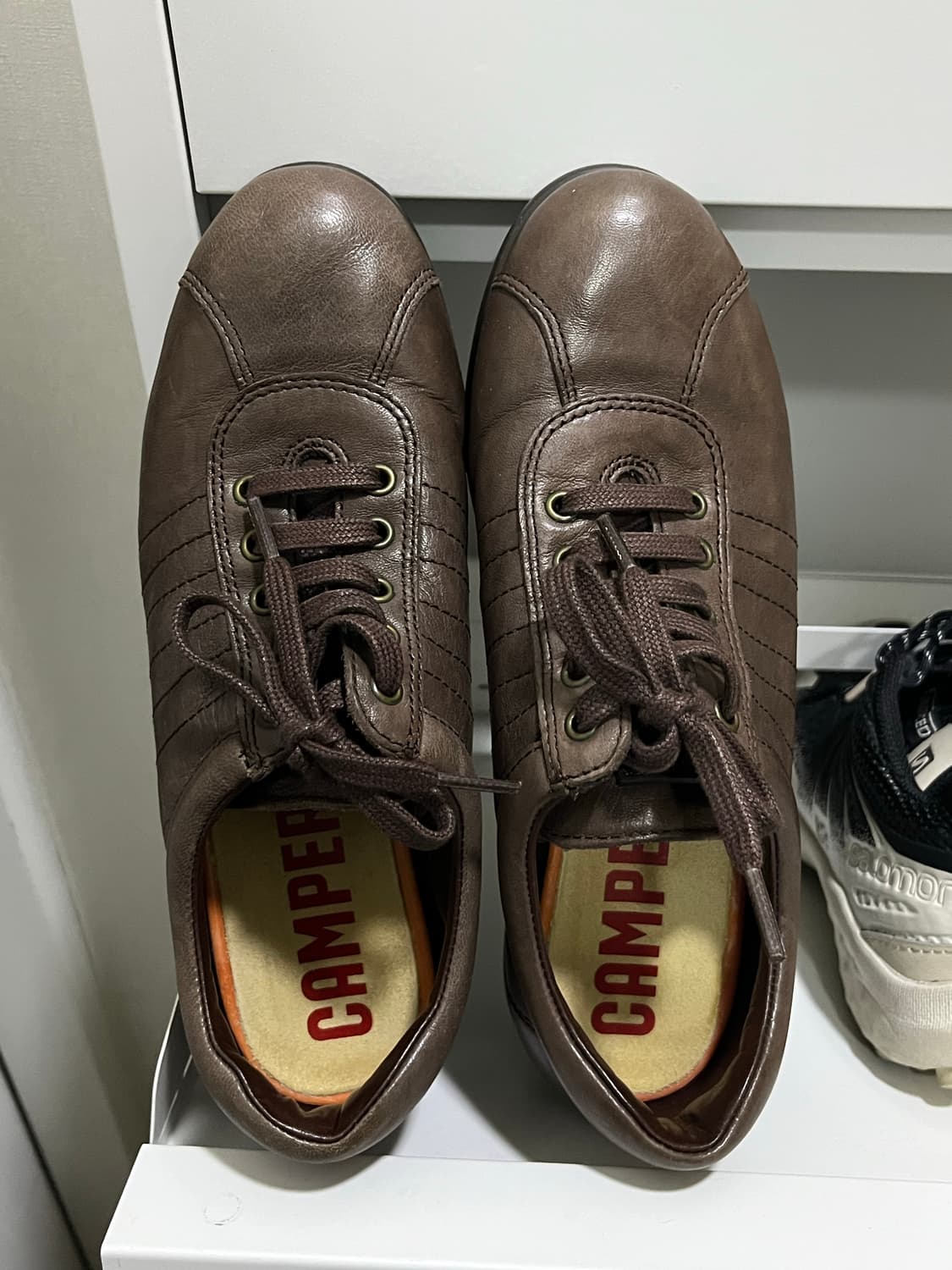 캠퍼 브라운 스니커즈 37-235 상품이미지1
