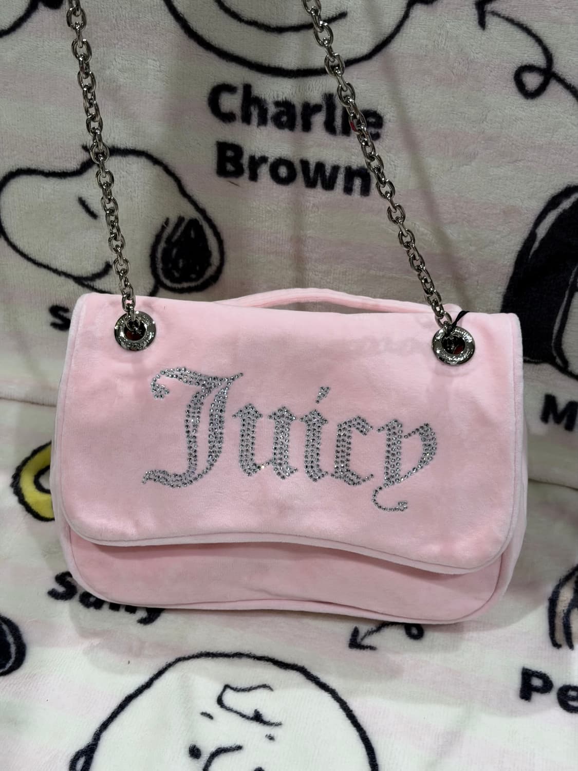[신상✨프리뷰세일] 쥬시꾸뛰르 벨벳 스톤 체인 숄더백/크로스백 핑크 상품이미지1