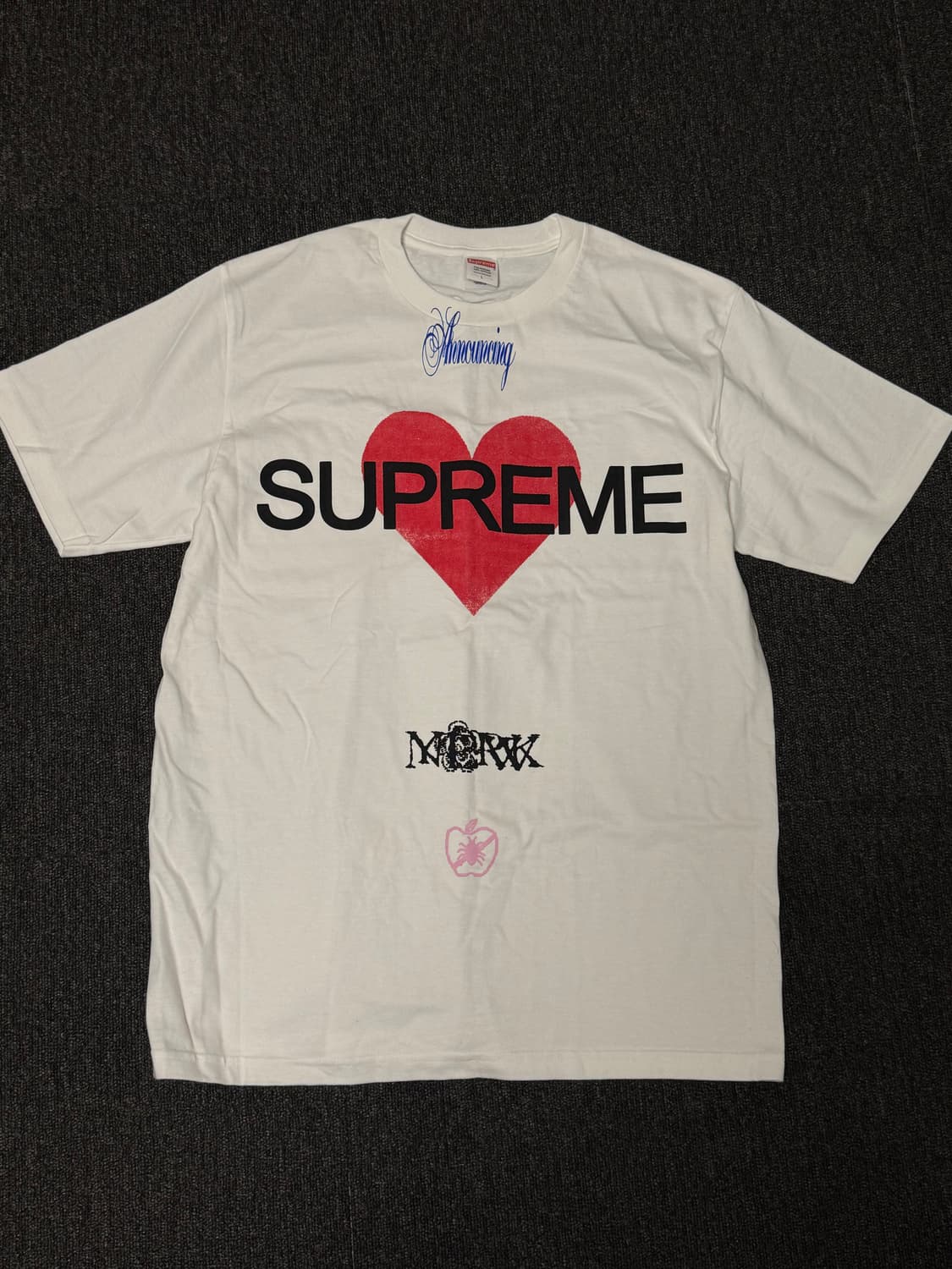 [L] 슈프림 어나운싱 티셔츠 화이트 - 25SS 상품이미지1