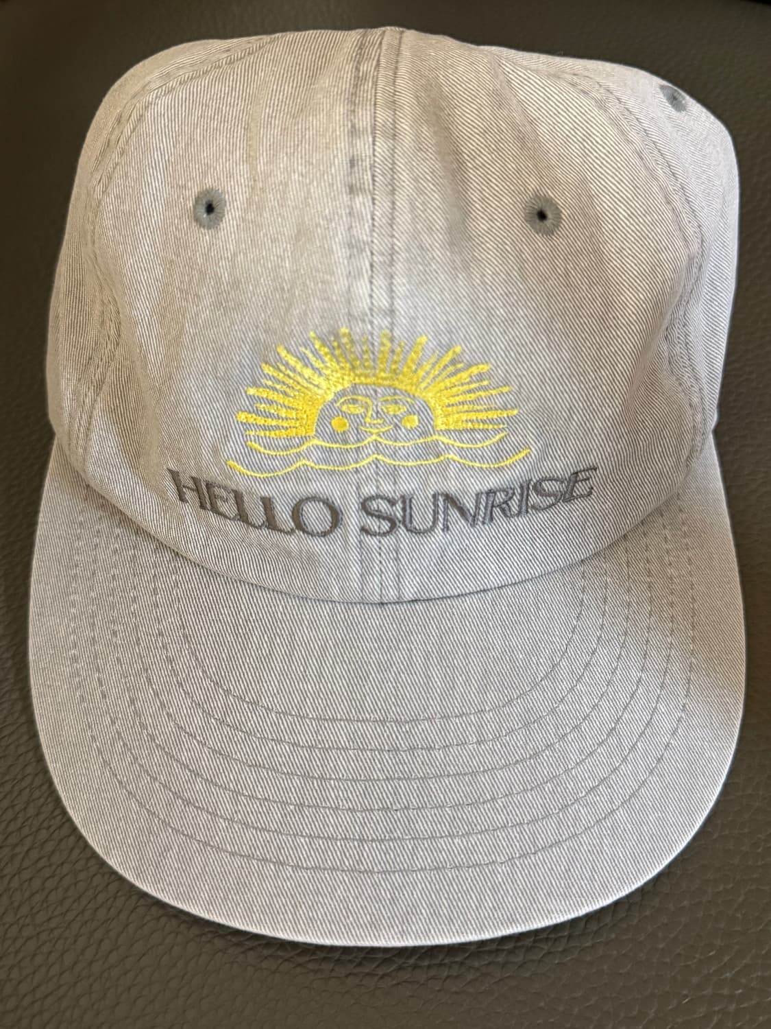 헬로선라이즈 워시드 투톤 로고 6패널 캡 라이트 그레이 상품이미지1