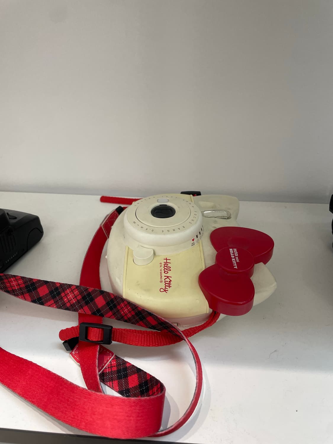 Instax 폴라로이드 카메라(헬로키티 한정판) 상품이미지1