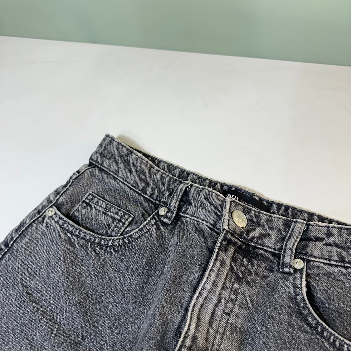 우먼M 자라 우먼 블랙 빈티지워시드 와이드핏 데님 버뮤다팬츠 상품이미지3