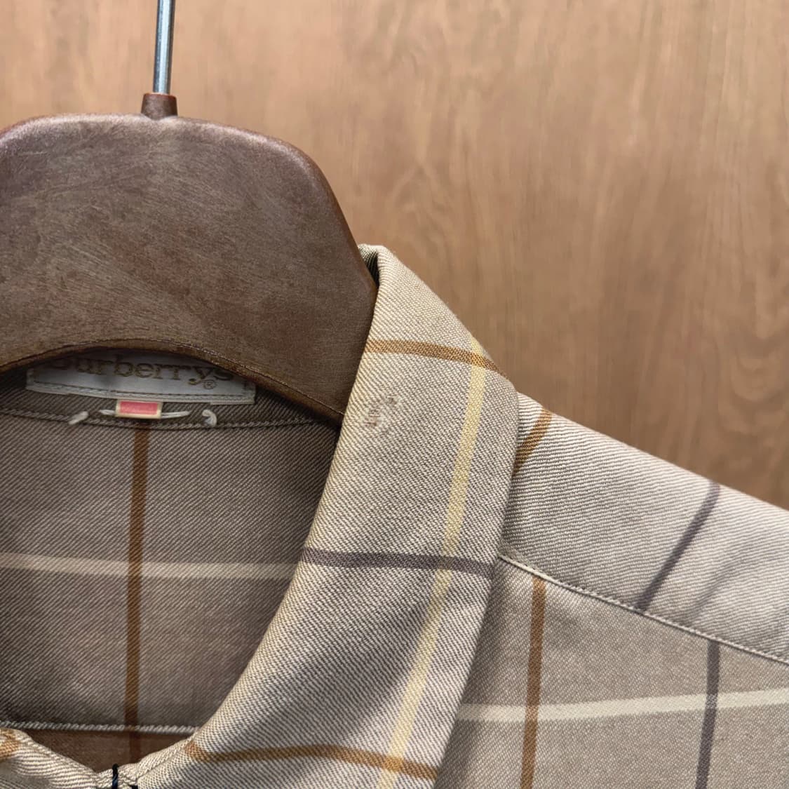 버버리 코튼 긴팔 셔츠 클래식 체크 패턴 더블 포켓 버튼 디테일 베이지 상품이미지8