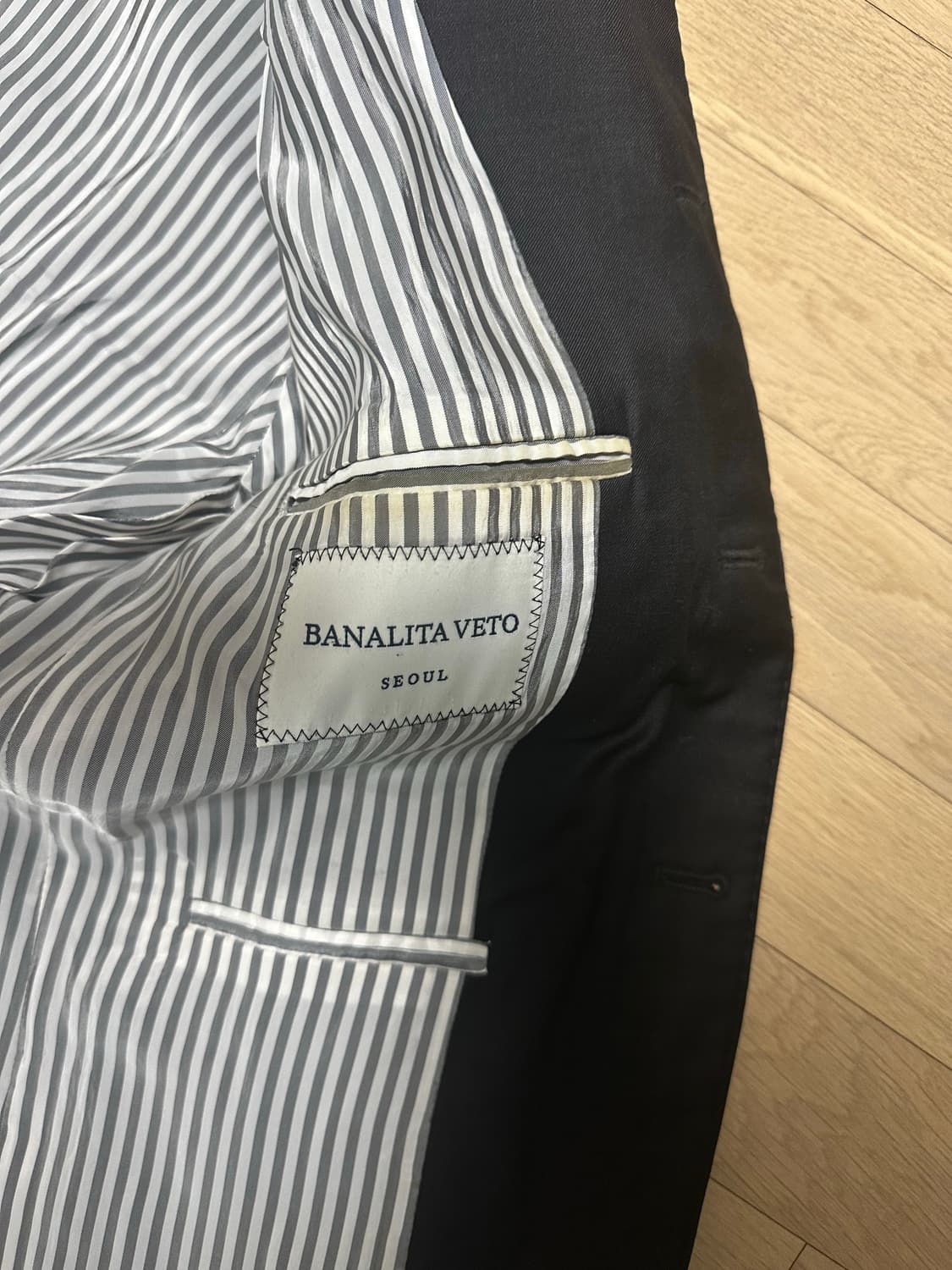 베베옴므 톰브라운맛 차콜 수트  상품이미지3