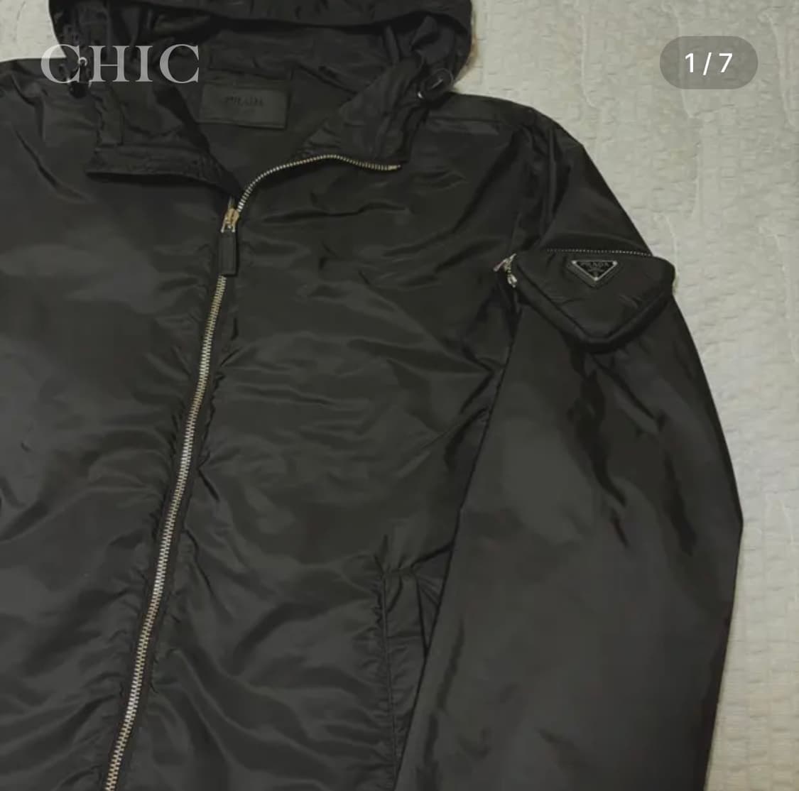 [프라다 리나일론 삼각로고 포켓 바람막이] 상품이미지1