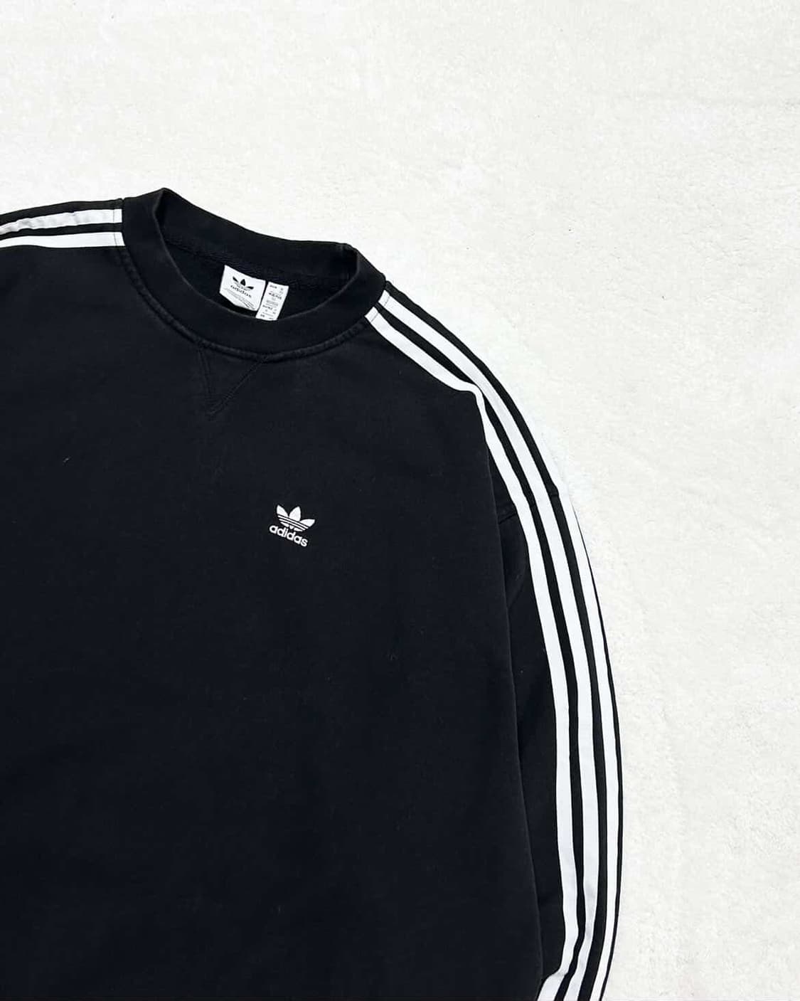 아디다스 자수로고 삼선 블랙 맨투맨 상품이미지6
