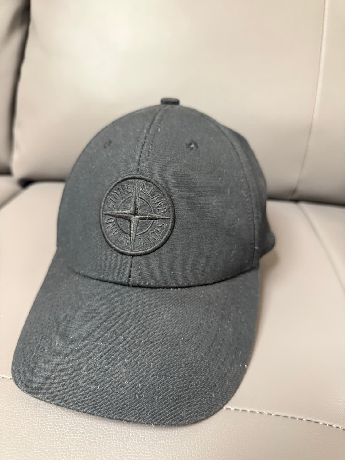 스톤아일랜드 24fw 블랙 볼캡 상품이미지1