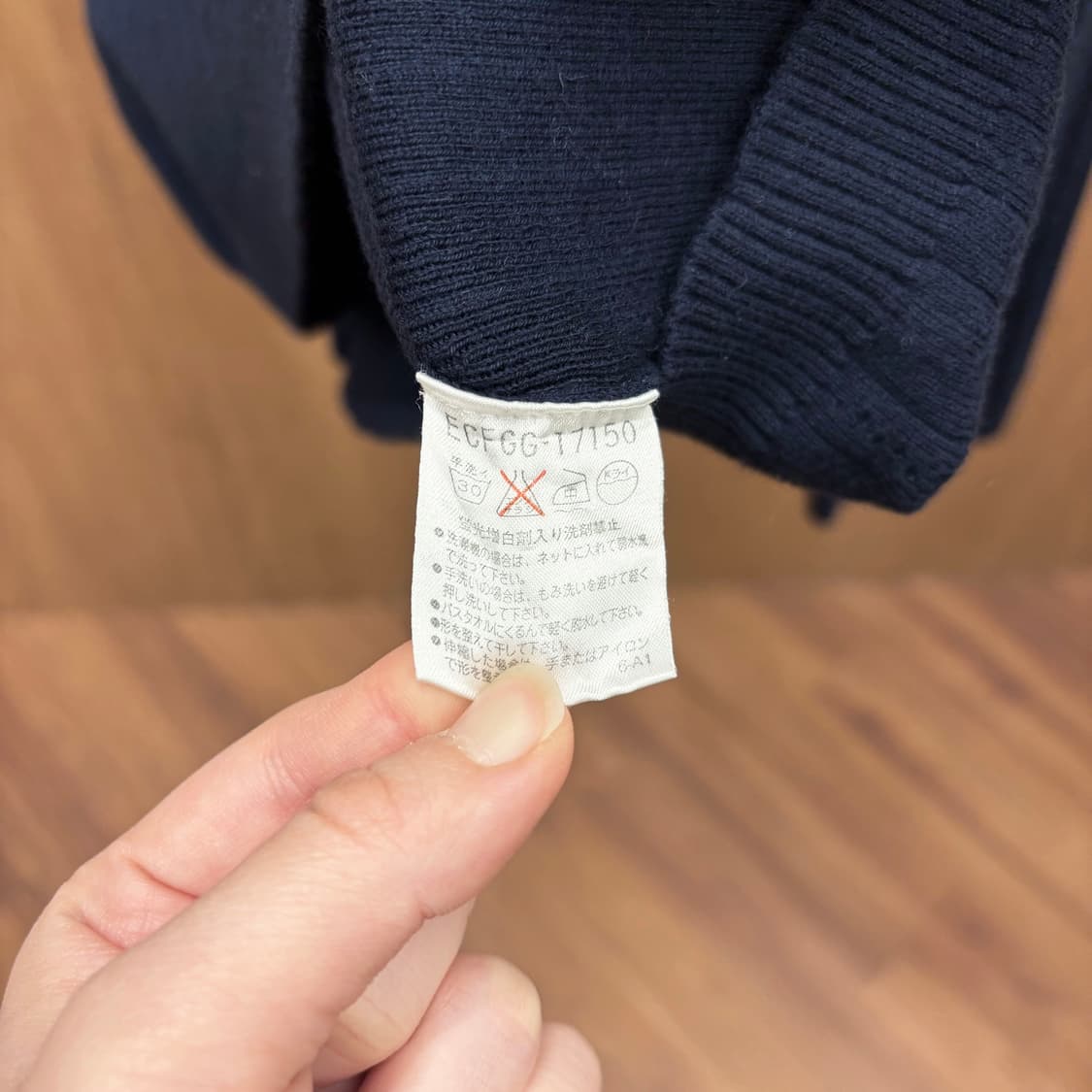 꾸레쥬 브이넥 니트 가디건 클래식 미니멀 세로 골지 버튼 디테일 네이비 상품이미지7