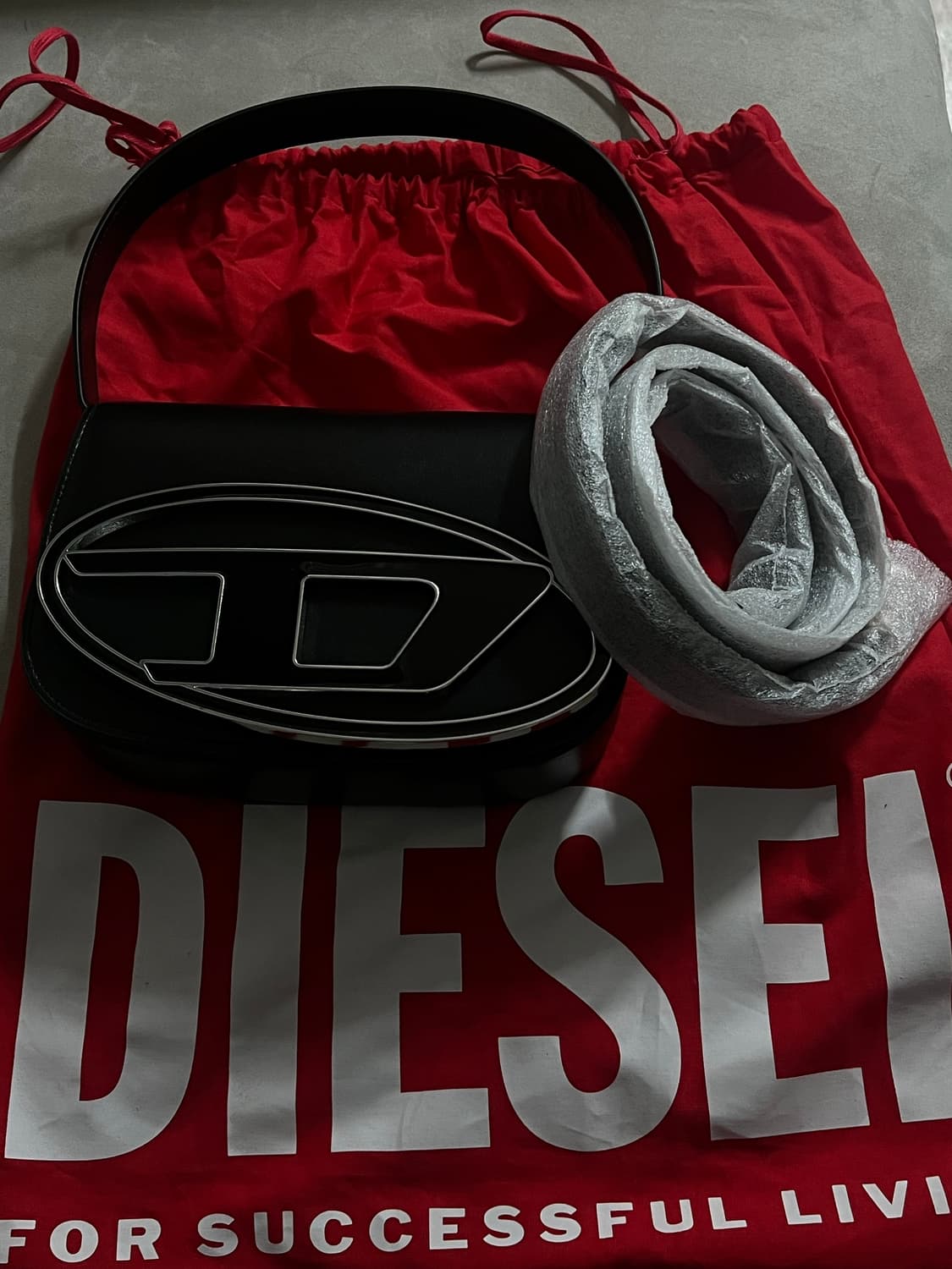 디젤가방 디젤 1DR 숄더백 인 나파 레더 블랙 상품이미지1