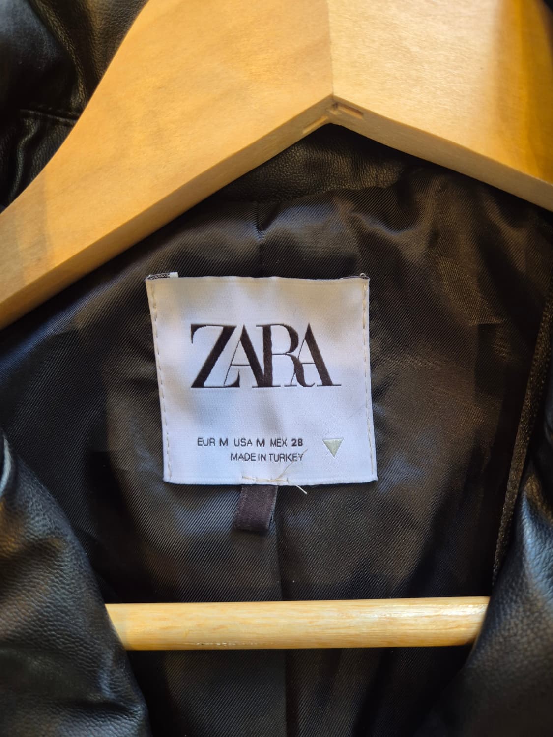 자라 블랙 크롭 레더 자켓 M사이즈입니다 상품이미지4