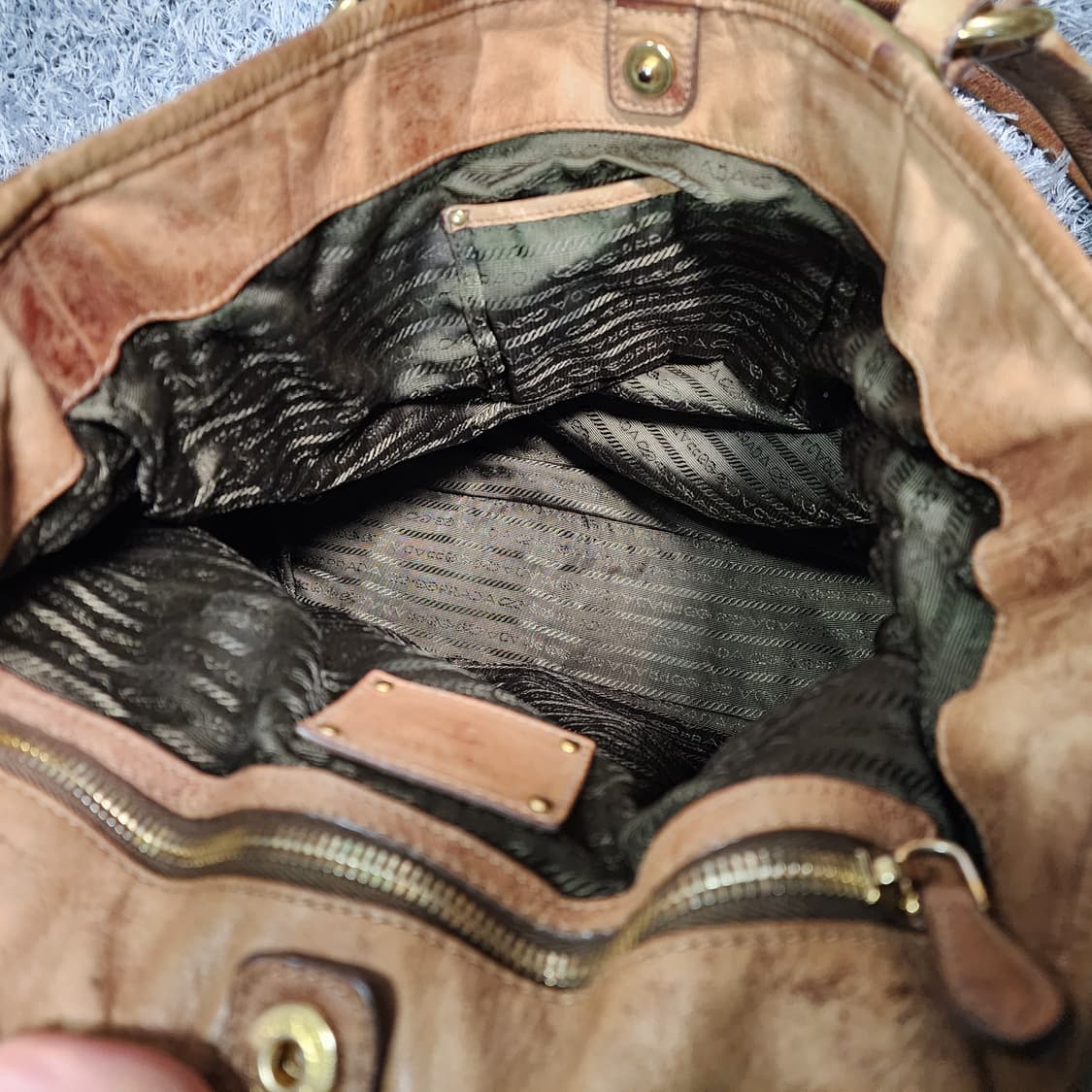 프라다 라일론 숄더백 상품이미지9