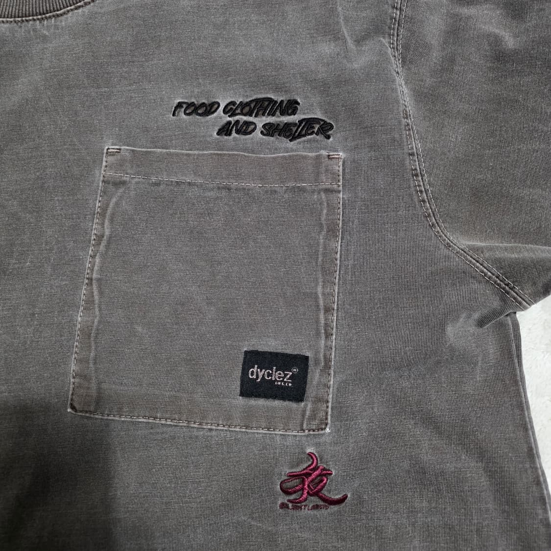 (L)다이클레즈 피그먼트 포켓 자수 티셔츠 상품이미지4