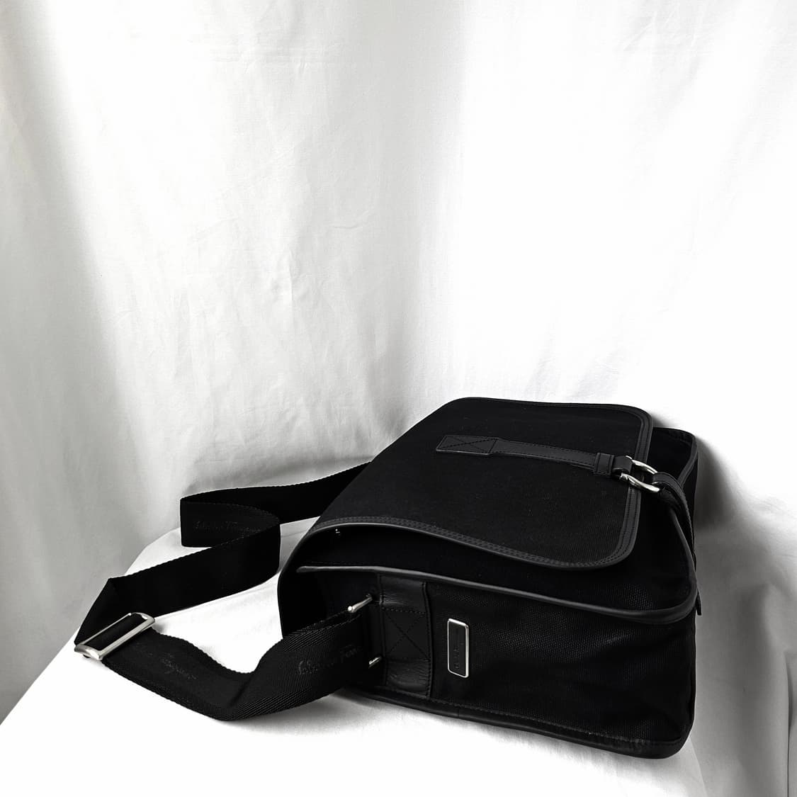 [정품 Ferragamo] 페레가모 캔버스 남성 메신저백 크로스백 상품이미지3
