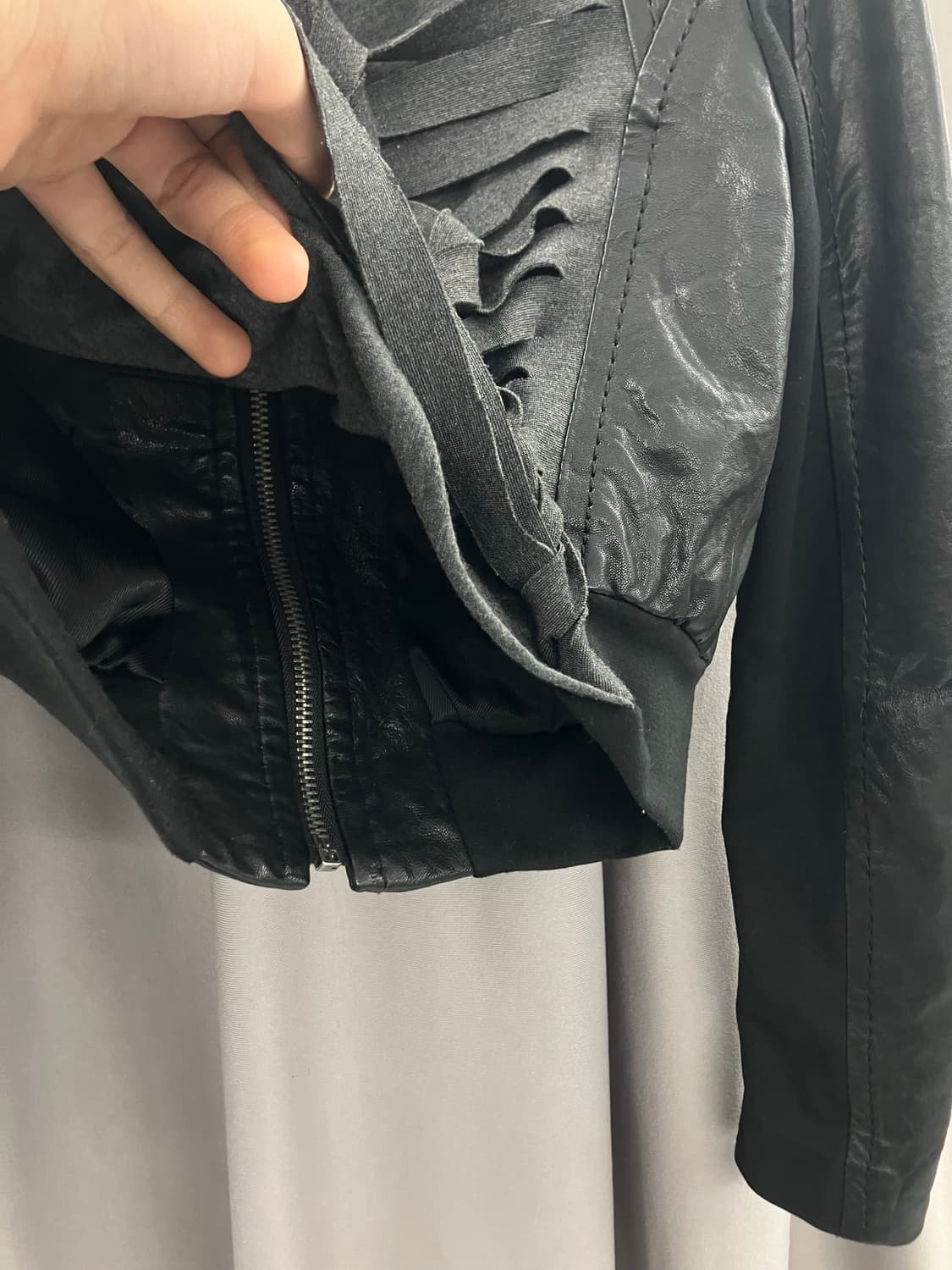 백 패널 트위스트 컷아웃 레더 자켓 상품이미지4