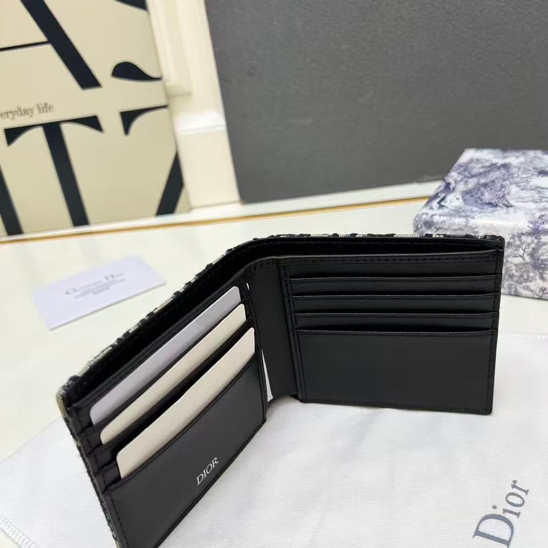 디올 컴팩트 지갑 상품이미지4