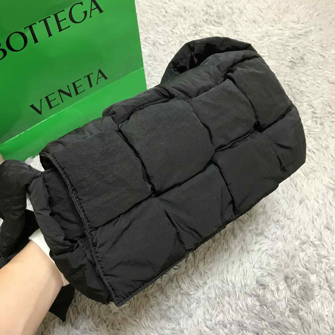 {클로젯}보테가베네타 패디드 카세트백 상품이미지3