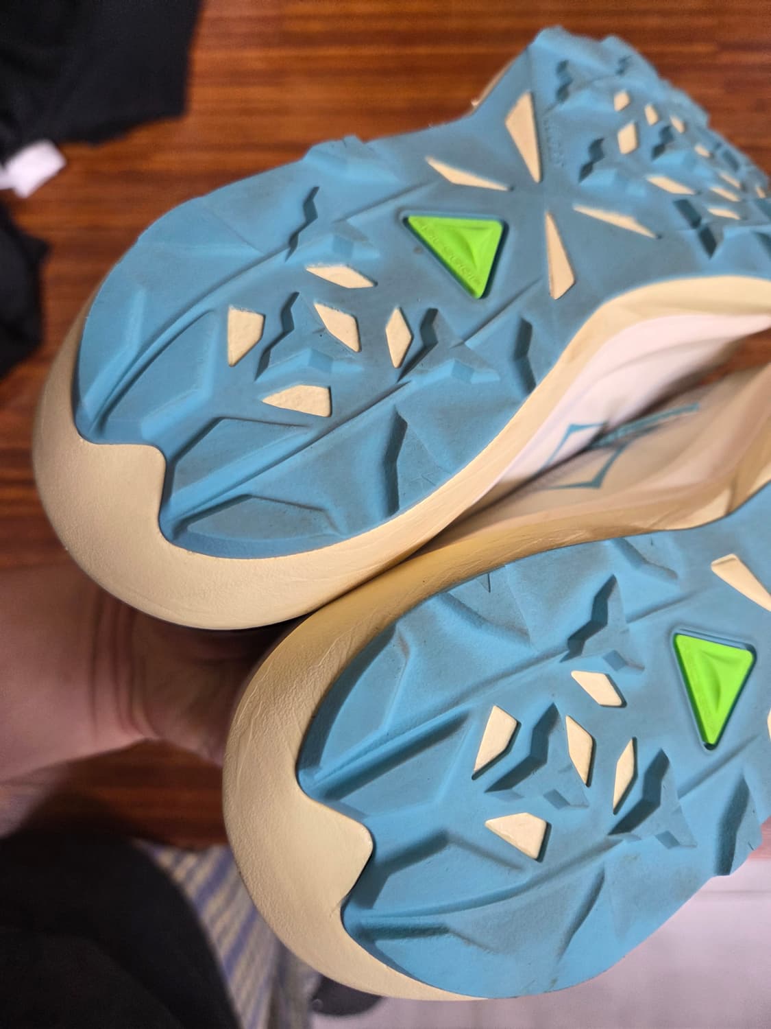 아식스 후지스피드 4 크림 샌드스톰 러닝화 255 상품이미지8