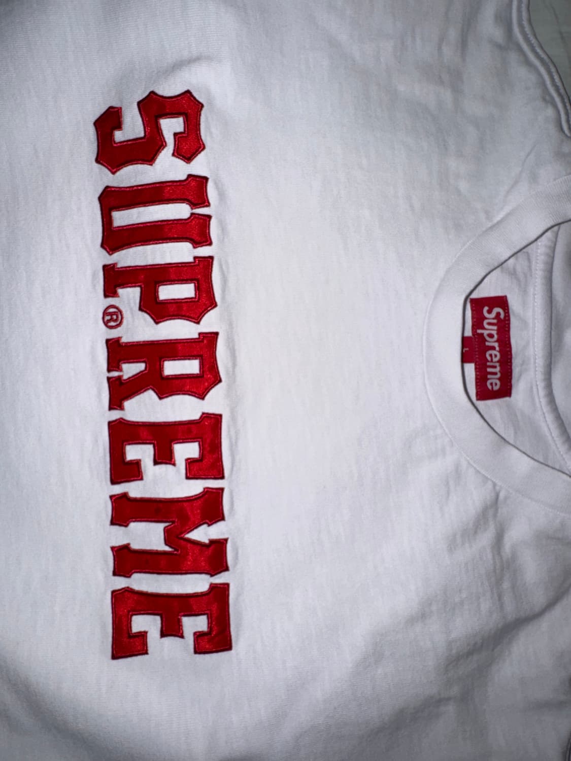 [L] 슈프림(Supreme) 24FW 자수 로고 반팔 티셔츠 상품이미지4