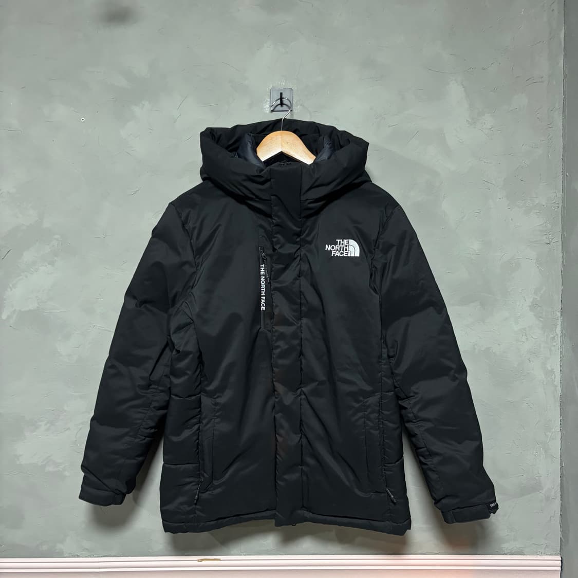 노스페이스 아웃라이트 구스다운 패딩 블랙 상품이미지1