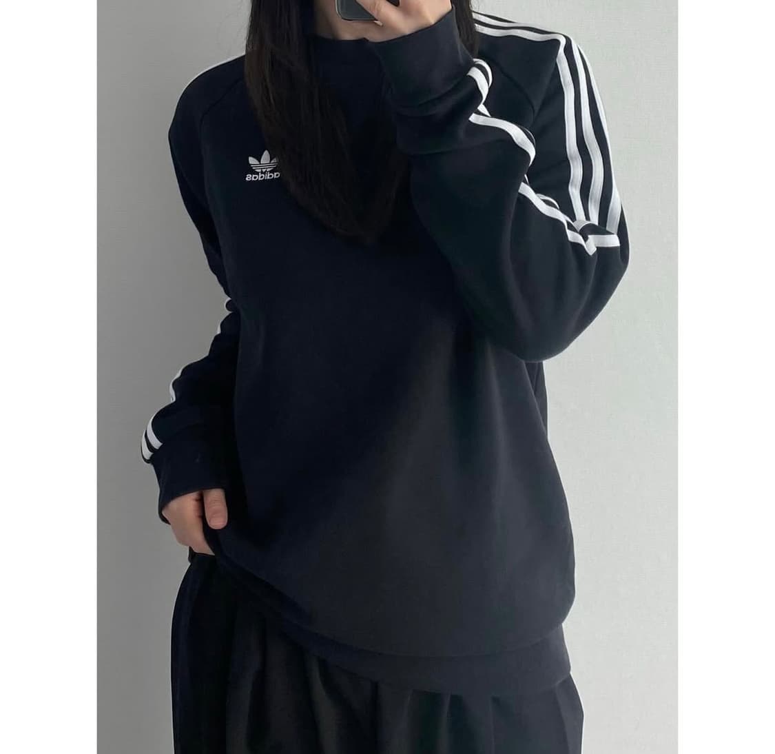 아디다스 블랙 삼선 맨투맨 상품이미지1