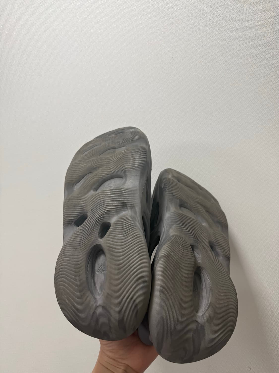 아디다스 이지 폼러너 믹스 그래닛 265size 상품이미지2