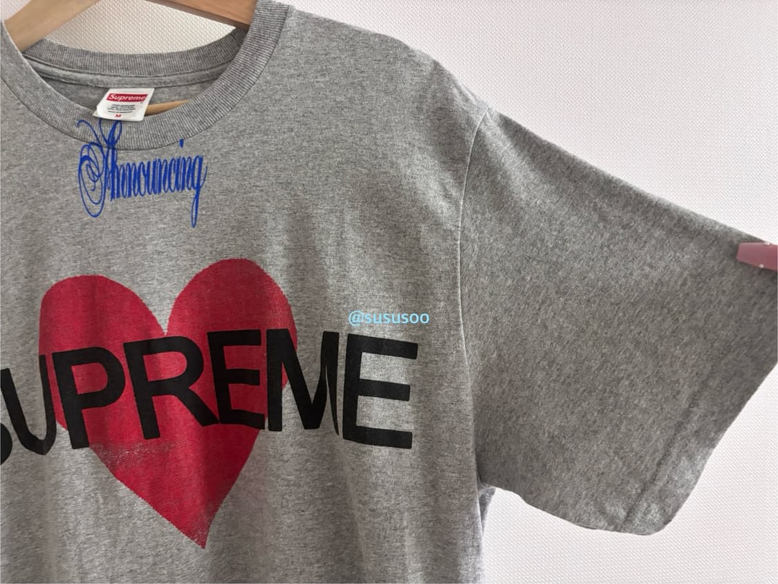Supreme 슈프림 어나운싱 하트 반팔 티셔츠 M 그레이 (25SS) 상품이미지4