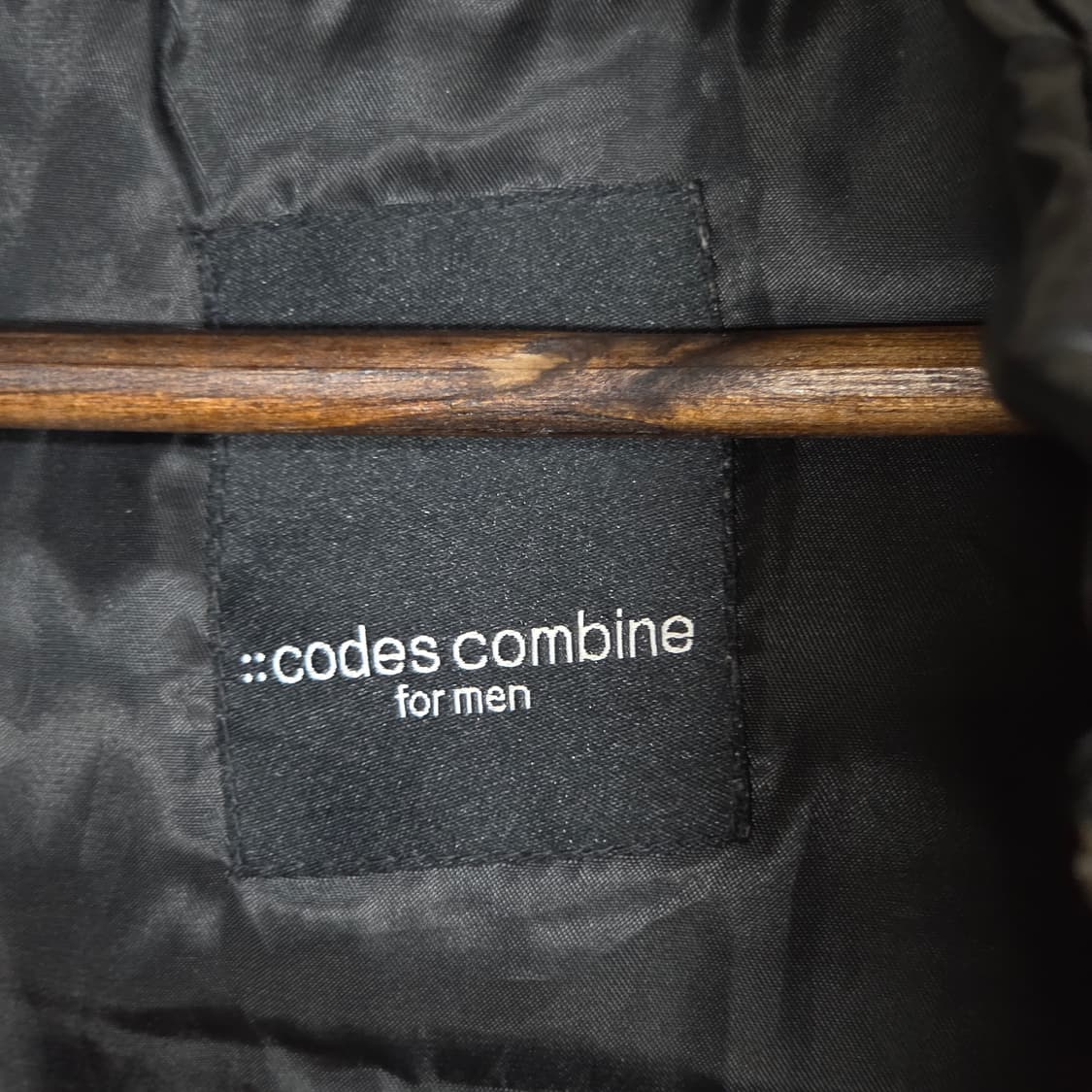 코데즈컴바인 절개 라인 유광 후드 패딩 베스트 상품이미지8