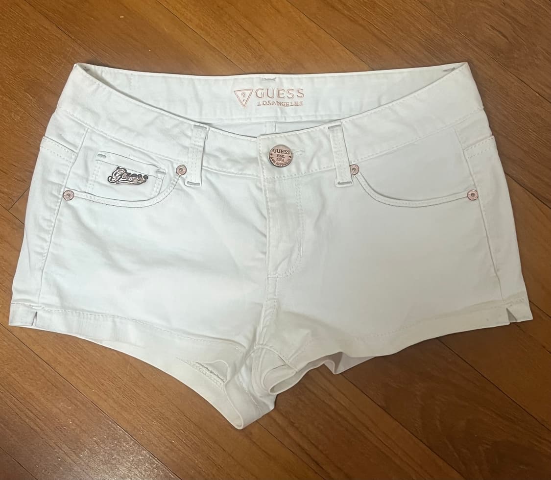 [게스] 빈티지 마이크로 숏 데님 팬츠 - 화이트 상품이미지1