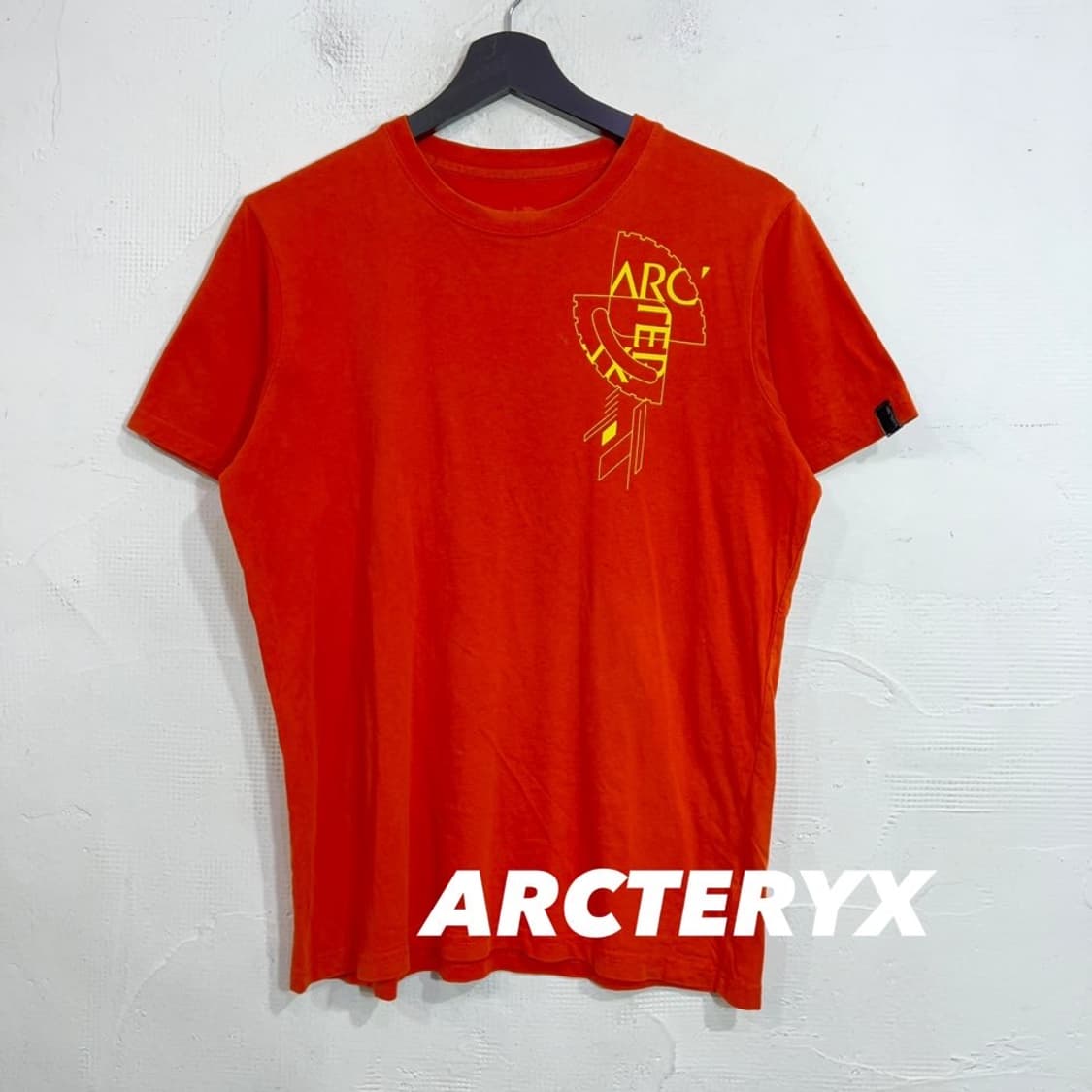 아크테릭스 프린팅 반팔티 상품이미지1