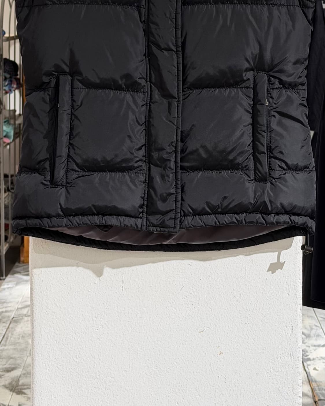 프라다 블랙 베이직 패딩 베스트 상품이미지5