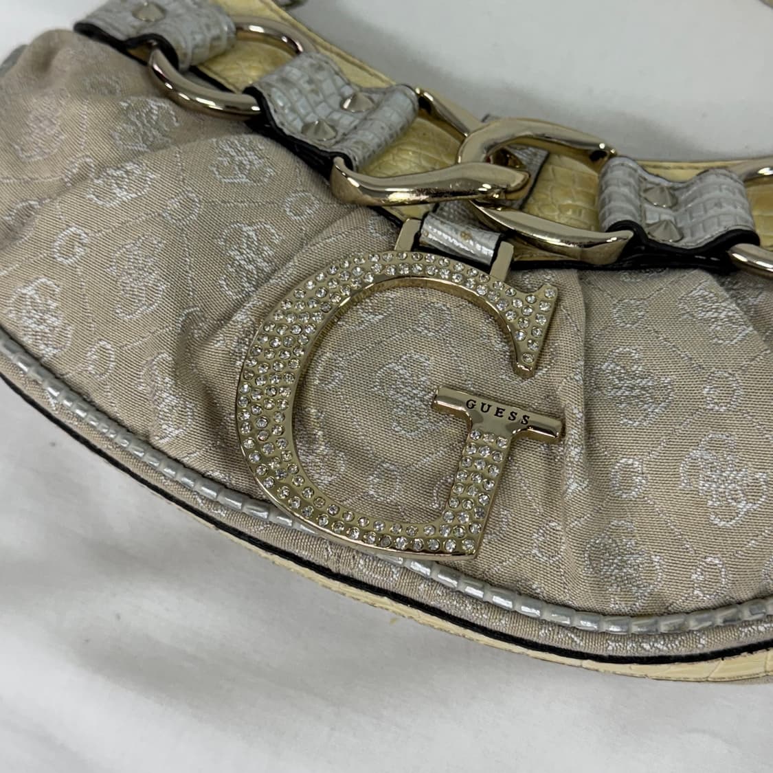 GUESS 게스 큐빅로고 미니 핸드백  상품이미지7