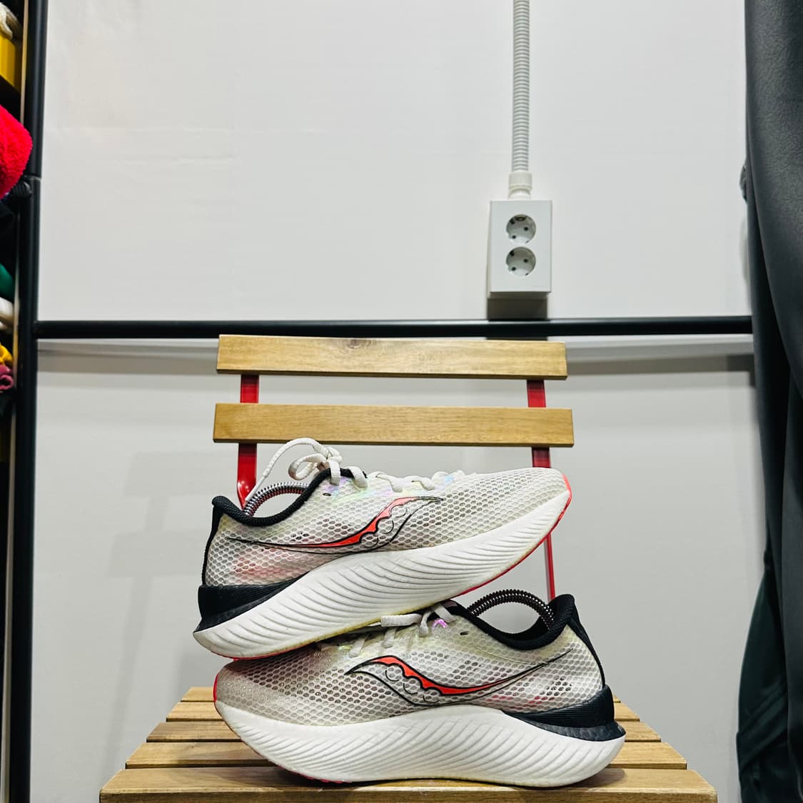 UK6 240) Saucony 운동화 엔돌핀 프로 3 런닝화 화이트/레드 상품이미지7